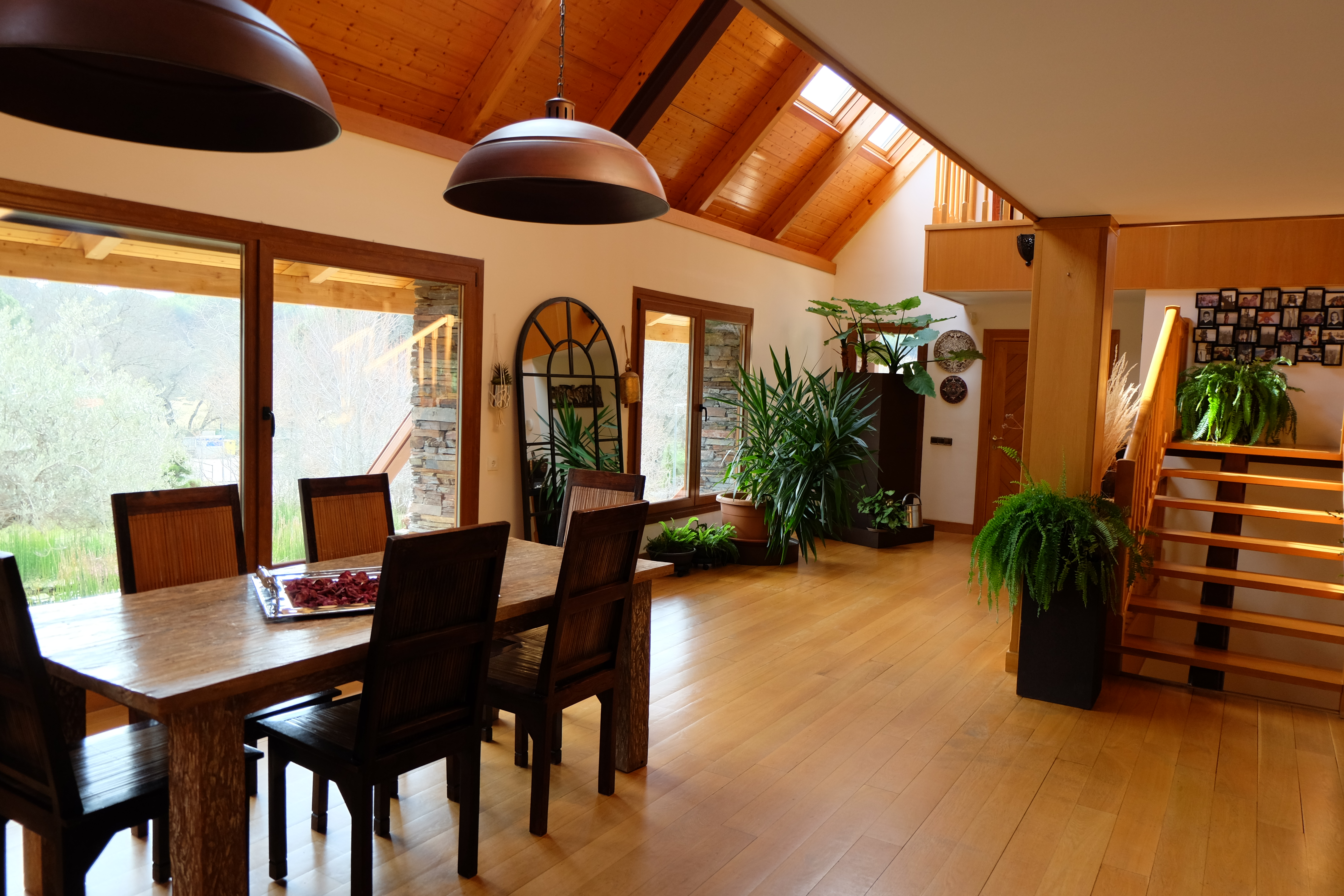 Salón comedor interior de La Quinta Encantada